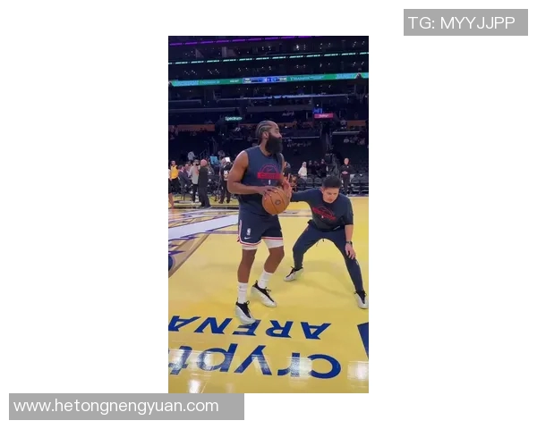 模仿哈登的足球明星如何在绿茵场上展现独特风格与技艺